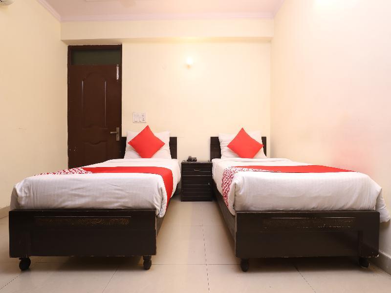 ניו דלהי Oyo 28126 Charanpahari Hotel מראה חיצוני תמונה